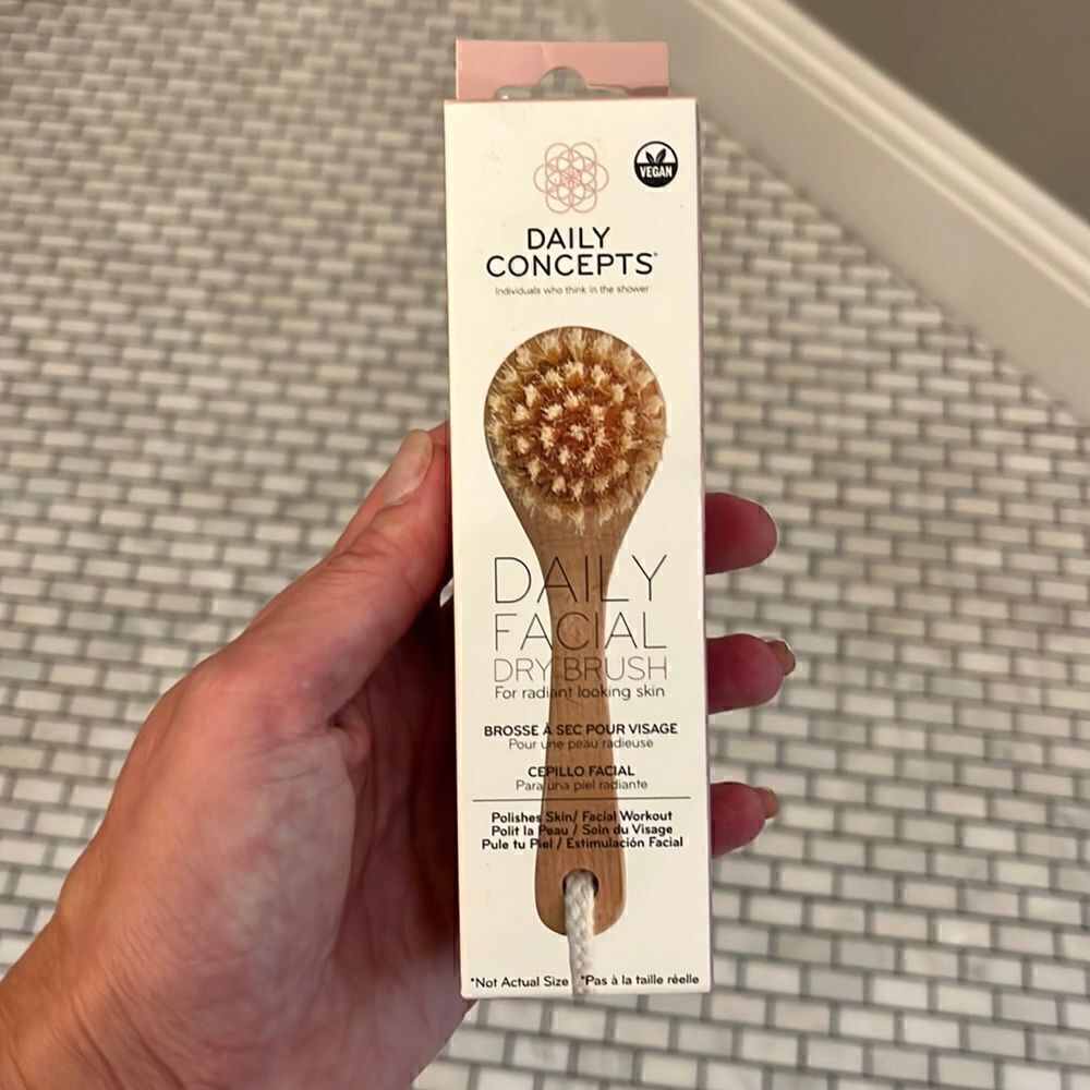 Daily concepts dry facial brush NEW